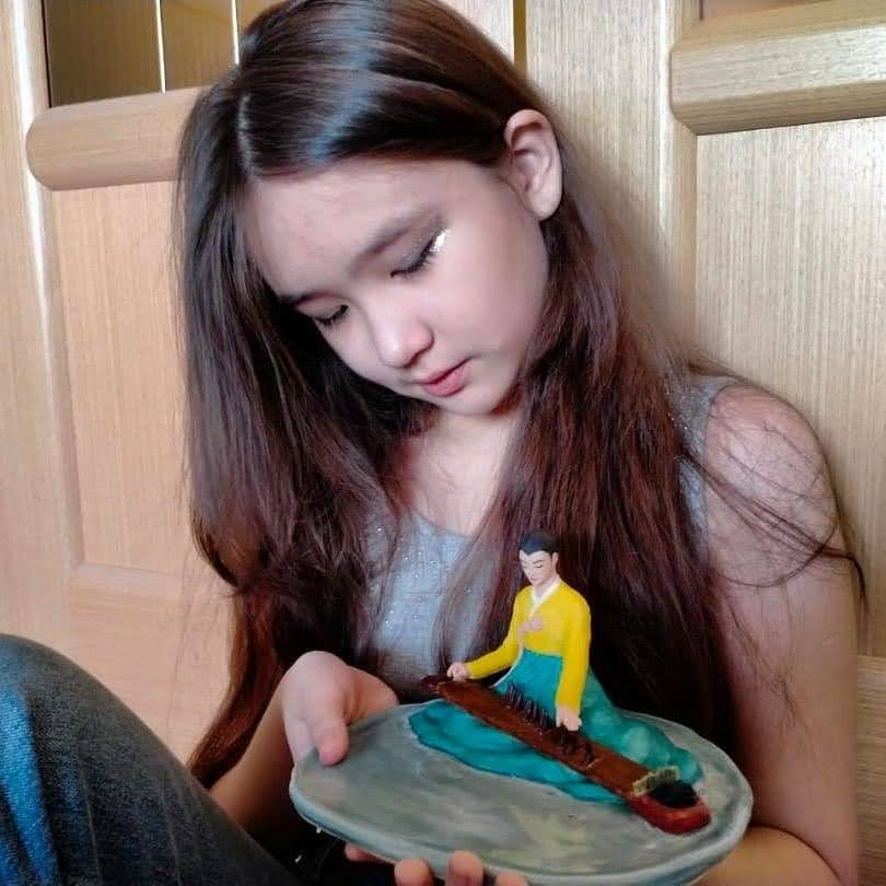 Korean Maiden with Gayageum